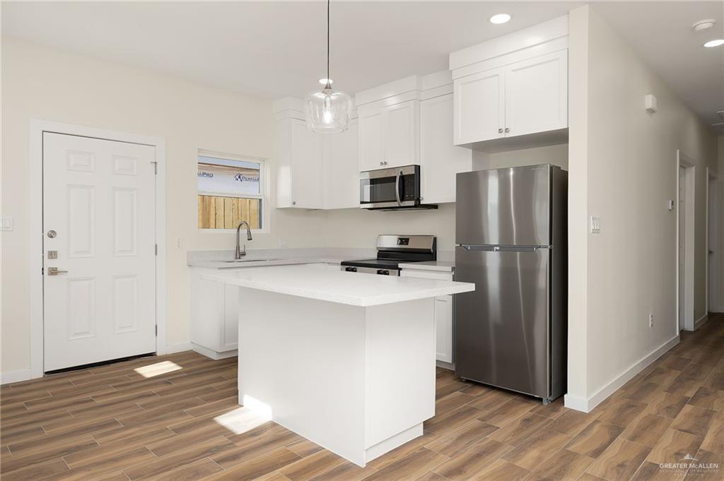 Photo 7 of 609 Onyx Avenue