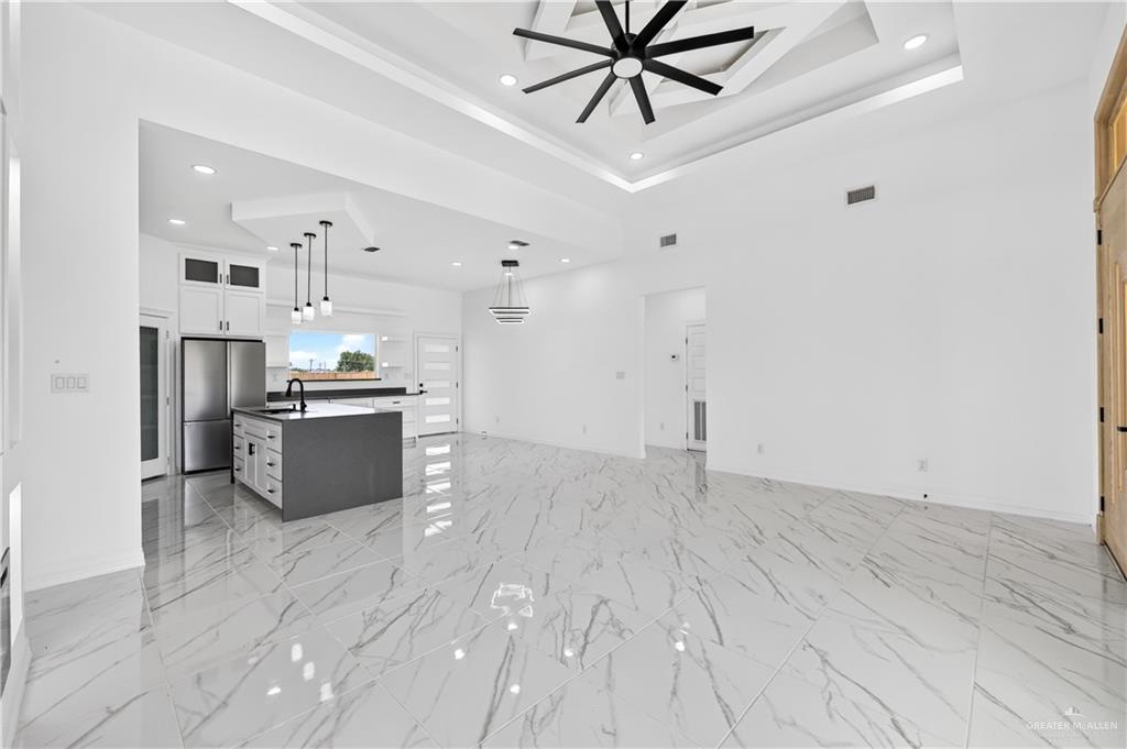 Photo 3 of 1044 Nina Avenue