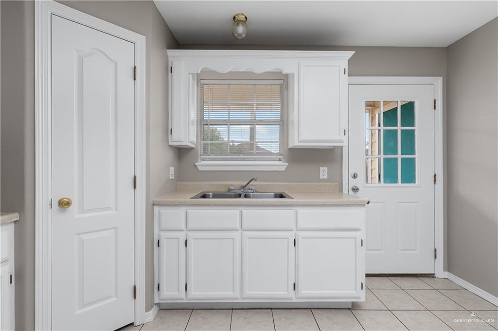 Photo 7 of 1801 Midlane Drive