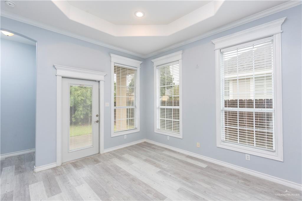 Photo 5 of 708 Excalibur Street