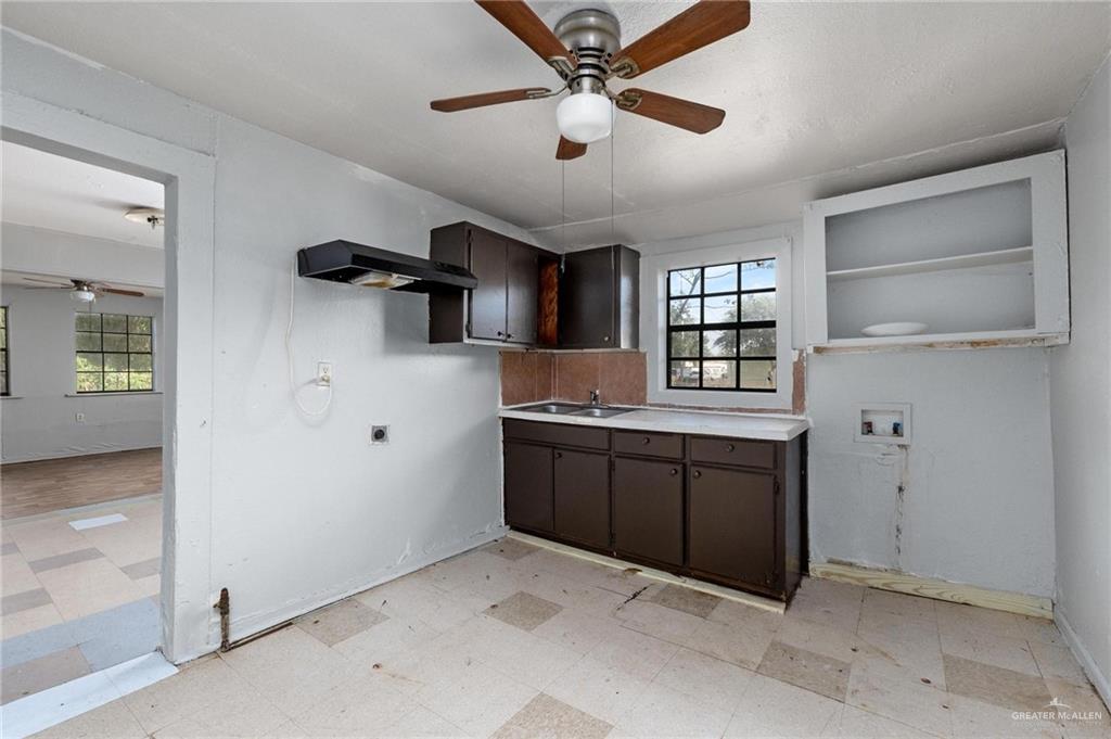 Photo 12 of 408 Villarreal Street