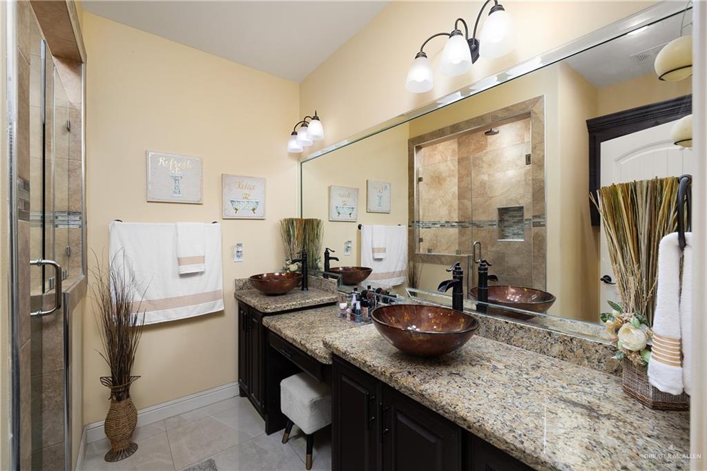 Photo 9 of 606 San Saba Street