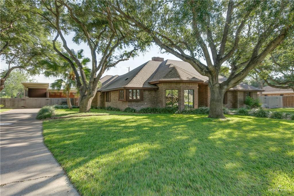 Photo 2 of 2303 Stonegate Drive