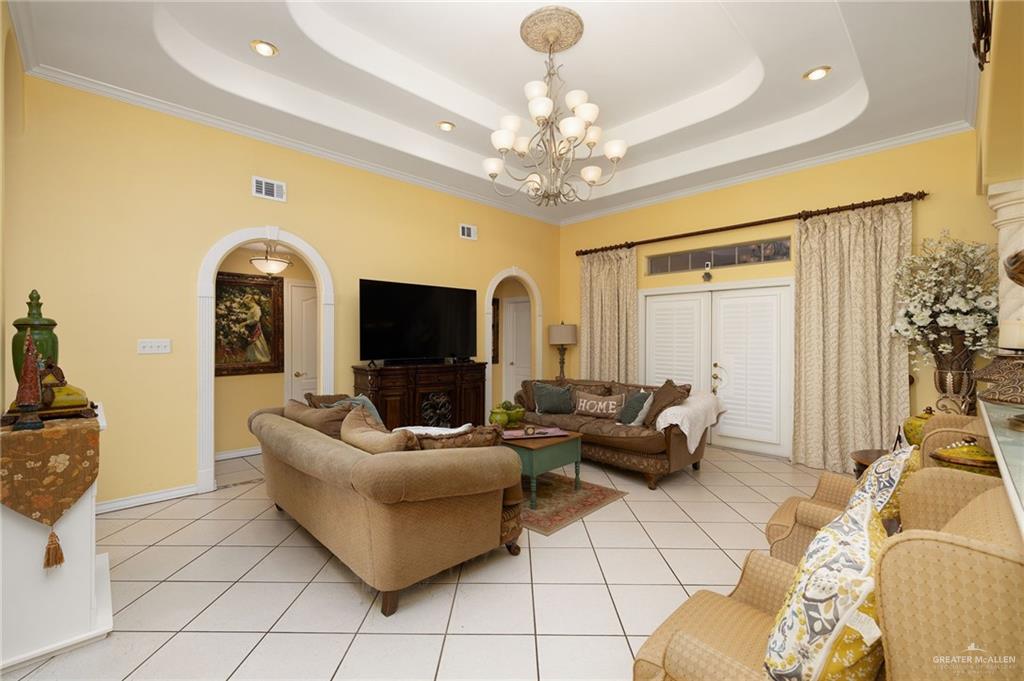 Photo 3 of 405 Anaqua Drive