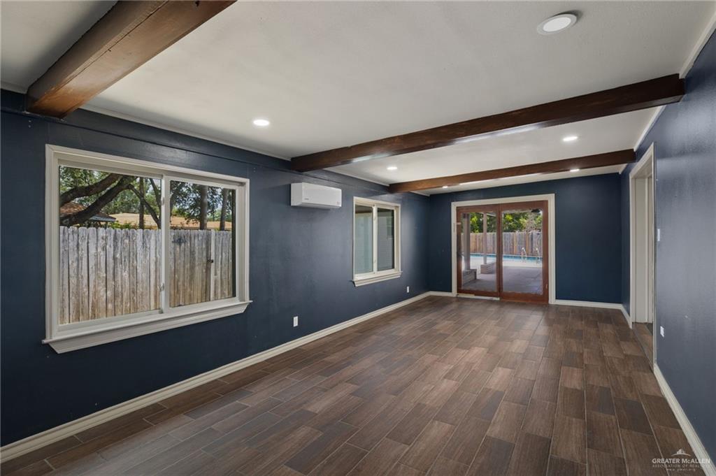 Photo 19 of 204 Iris Avenue