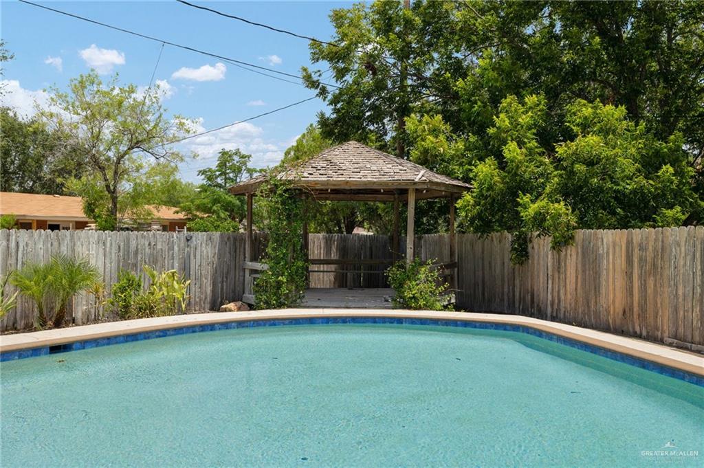 Photo 24 of 204 Iris Avenue