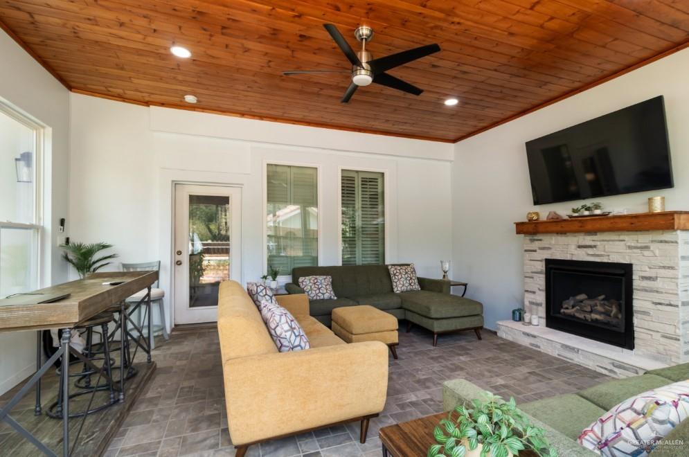 Photo 11 of 1615 Sunset Lane