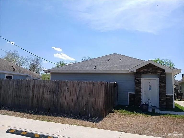 Photo 2 of 605 & 609 Cypress Avenue