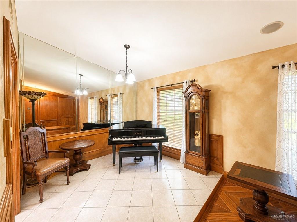 Photo 7 of 1620 Dulcinea Avenue