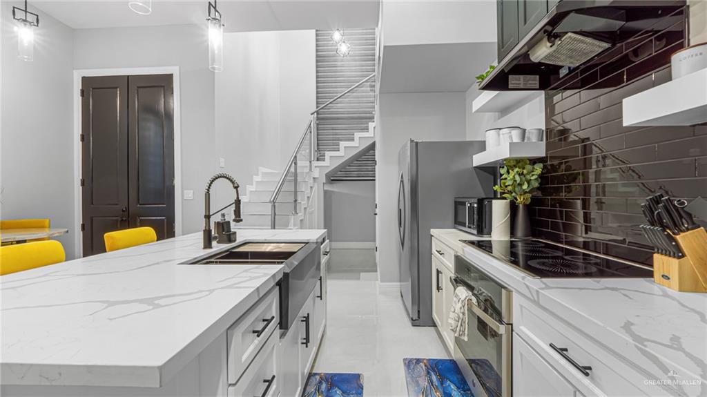 Photo 6 of 102 Whiting Street