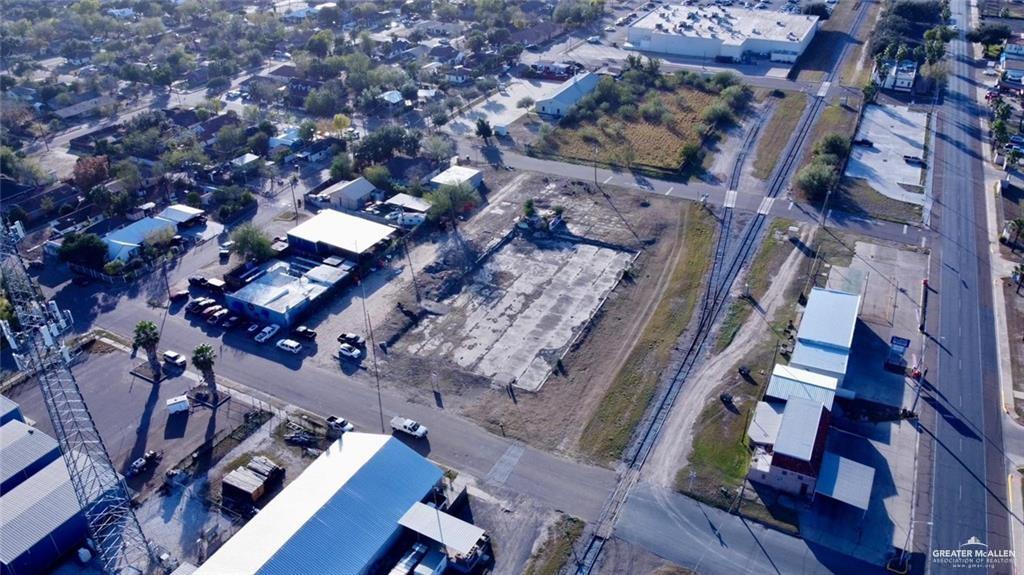 Photo 3 of 819 Francisco Avenue