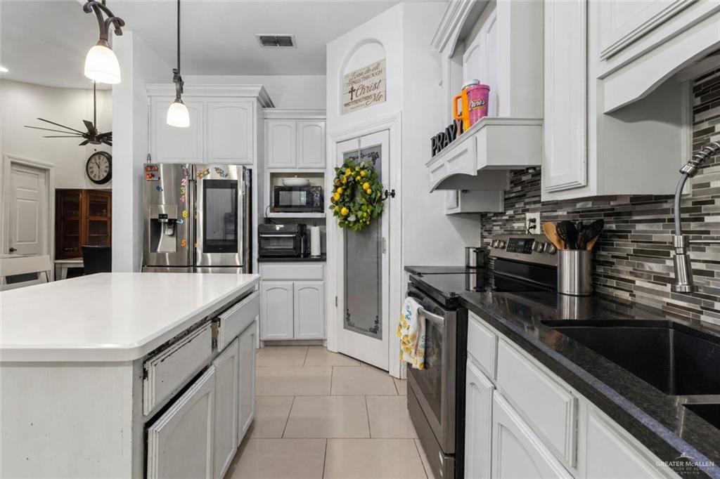 Photo 6 of 1208 Encino Drive