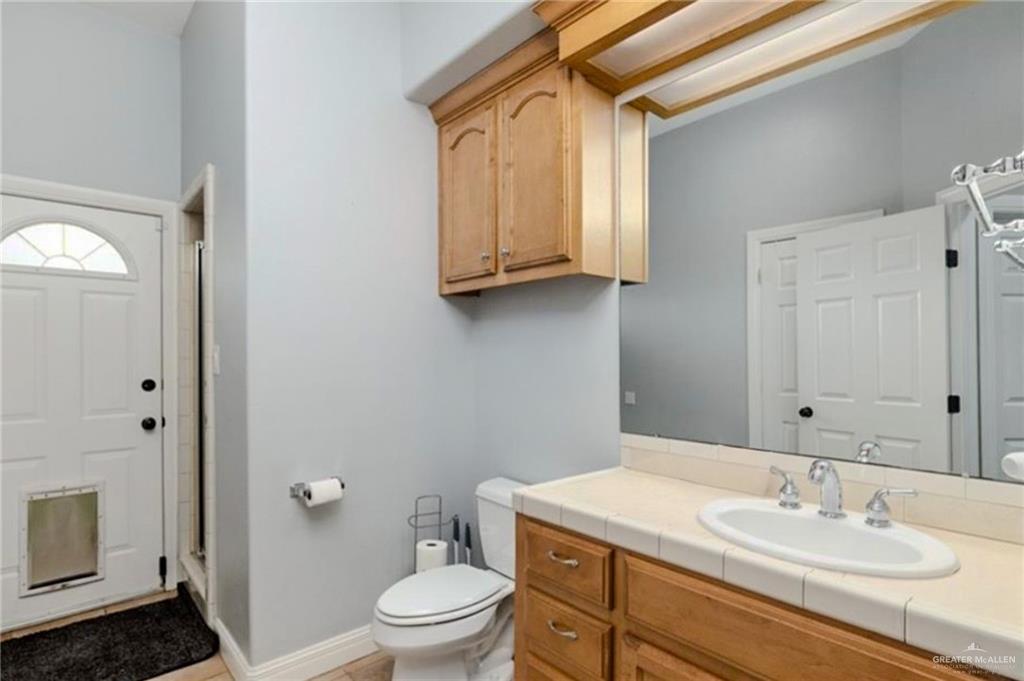 Photo 15 of 2513 Kings Drive