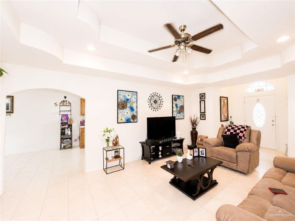 Photo 3 of 732 Huisache Street