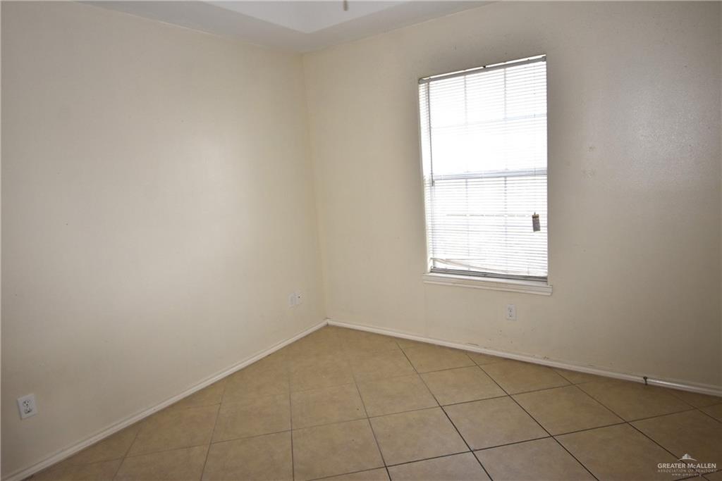 Photo 16 of 214 Albatross Avenue