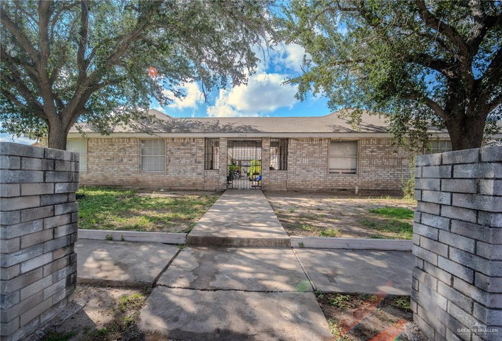 Photo 2 of 2909 Whitewing Avenue
