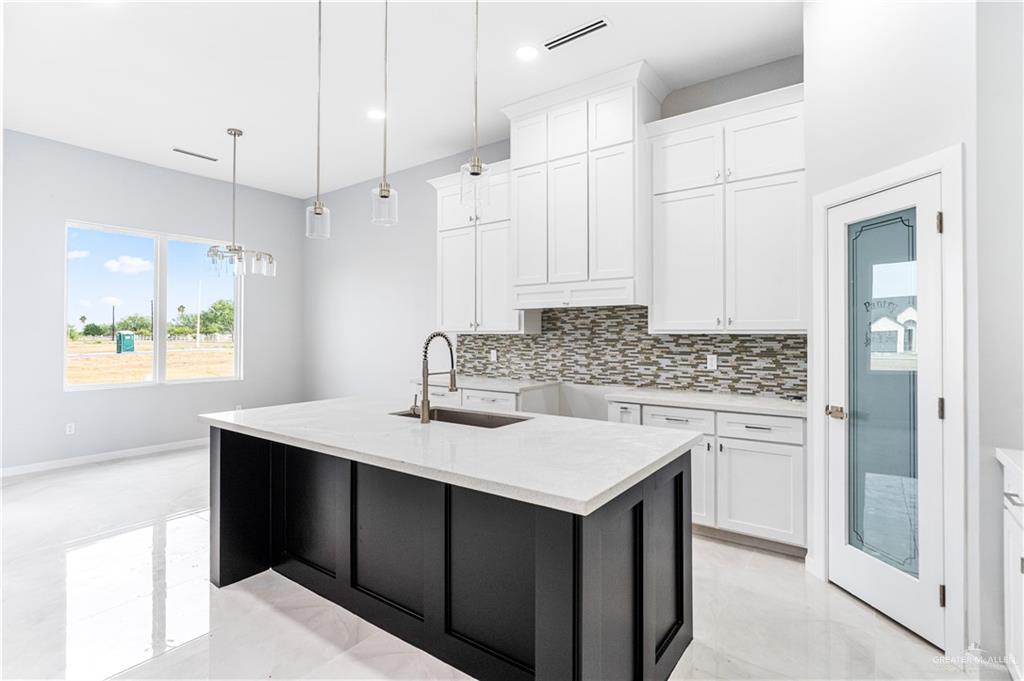 Photo 4 of 5704 Gira Del Sol Street