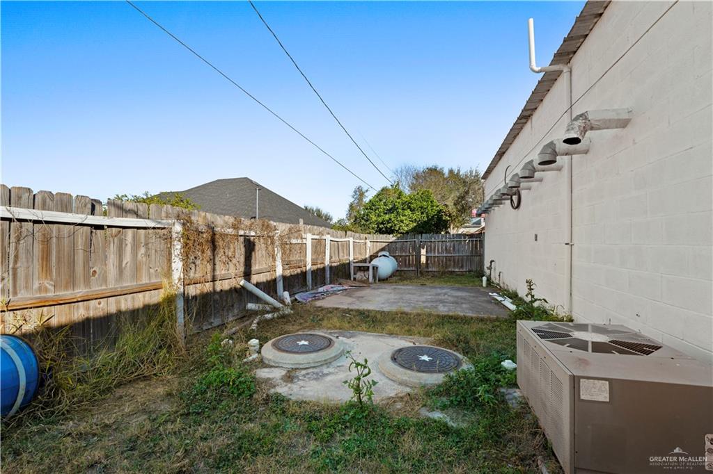 Photo 5 of 1706 Griffin Parkway