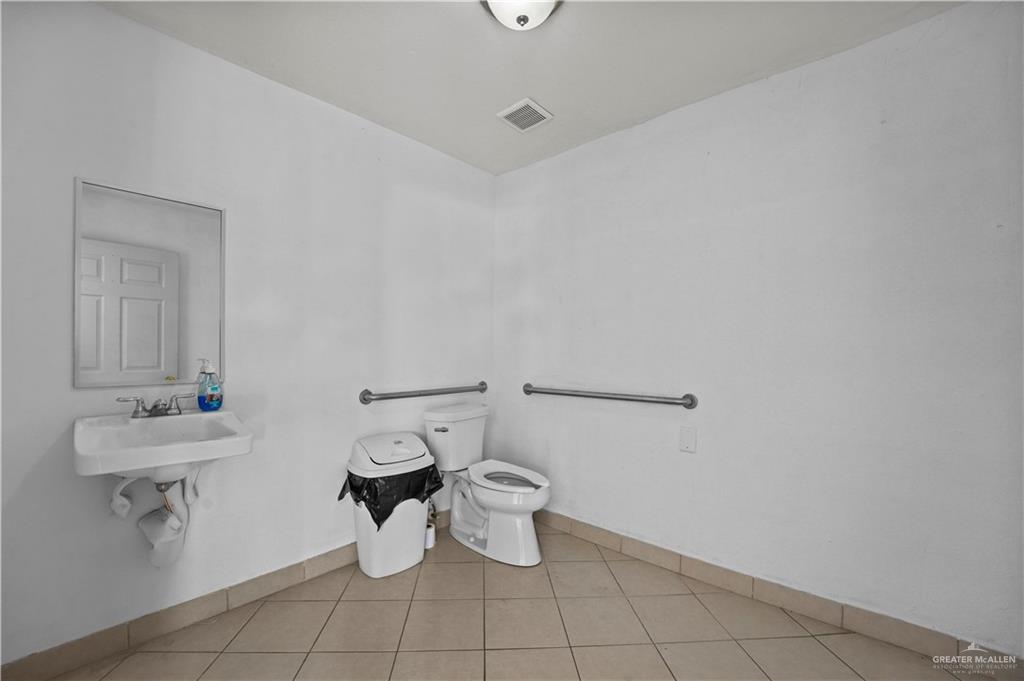 Photo 6 of 1706 Griffin Parkway