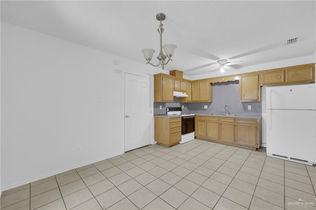 Photo 4 of 4125 Goldenrod Avenue