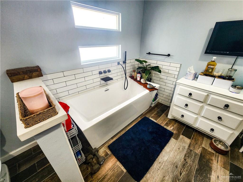 Photo 8 of 1405 Brier Street