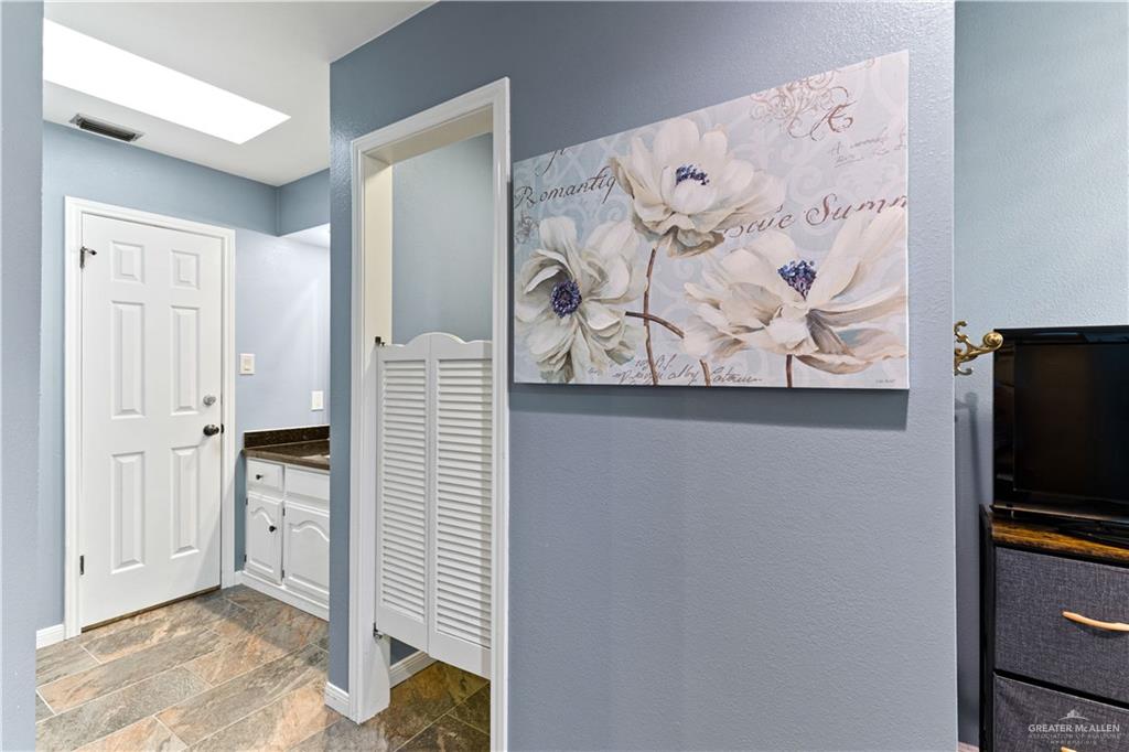 Photo 17 of 600 Wisteria Avenue