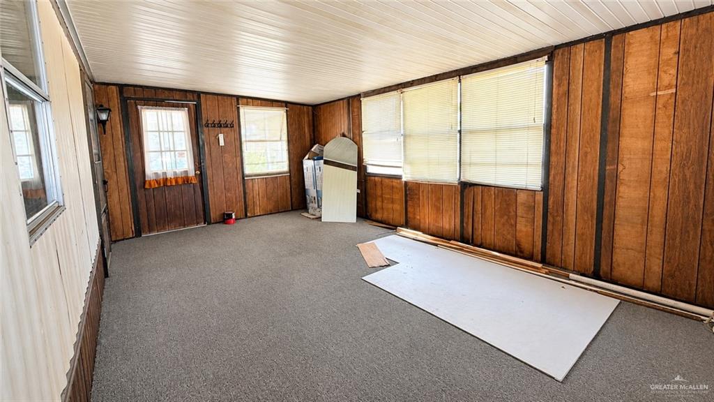 Photo 3 of 425 Oakwood Drive