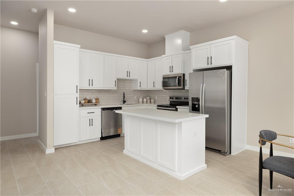 Photo 5 of 2401 Zinnia Street