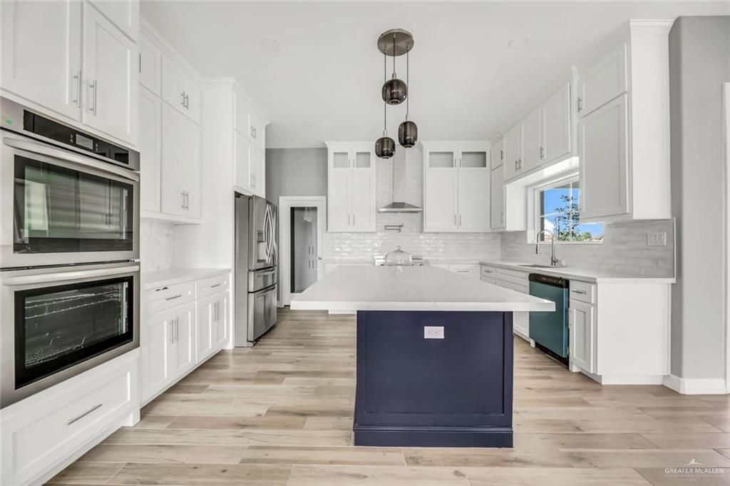 Photo 6 of 2425 Desert Rose Avenue
