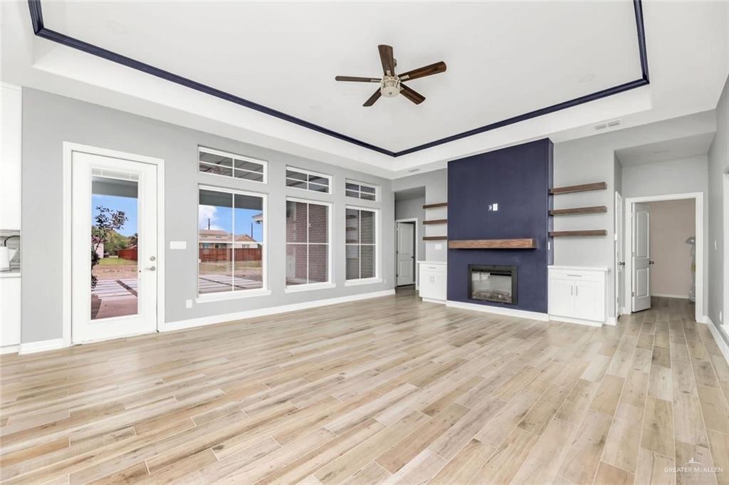 Photo 7 of 2425 Desert Rose Avenue