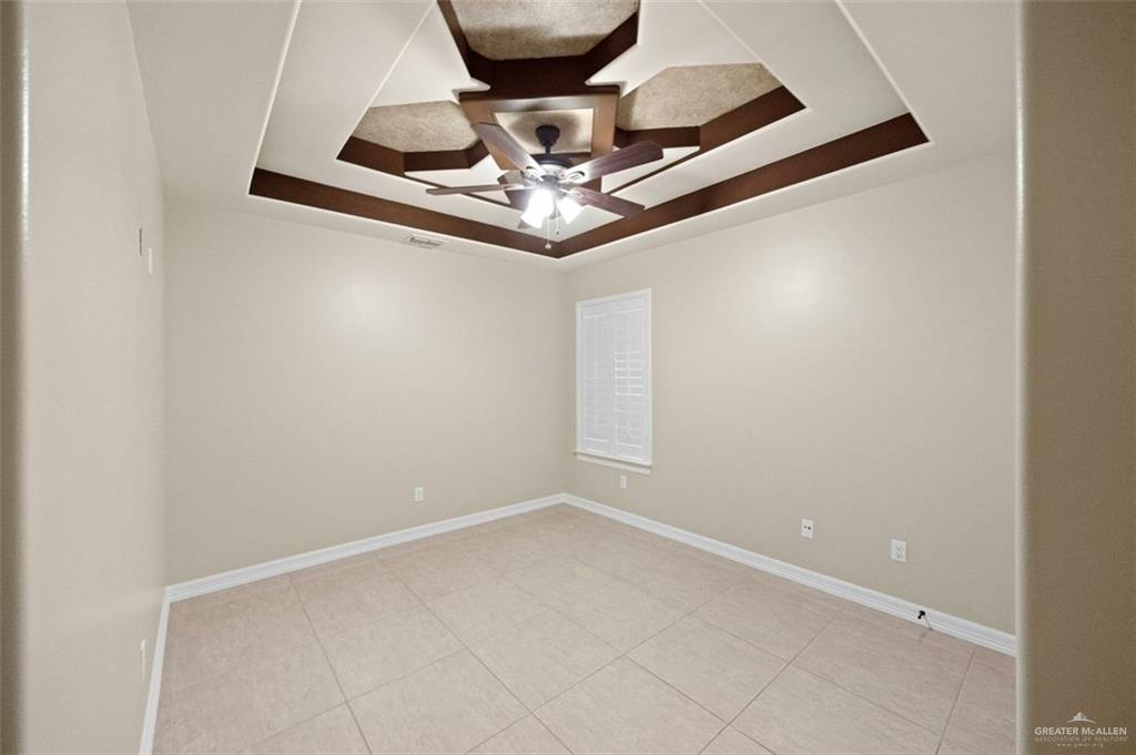 Photo 7 of 608 Biyaneta Avenue