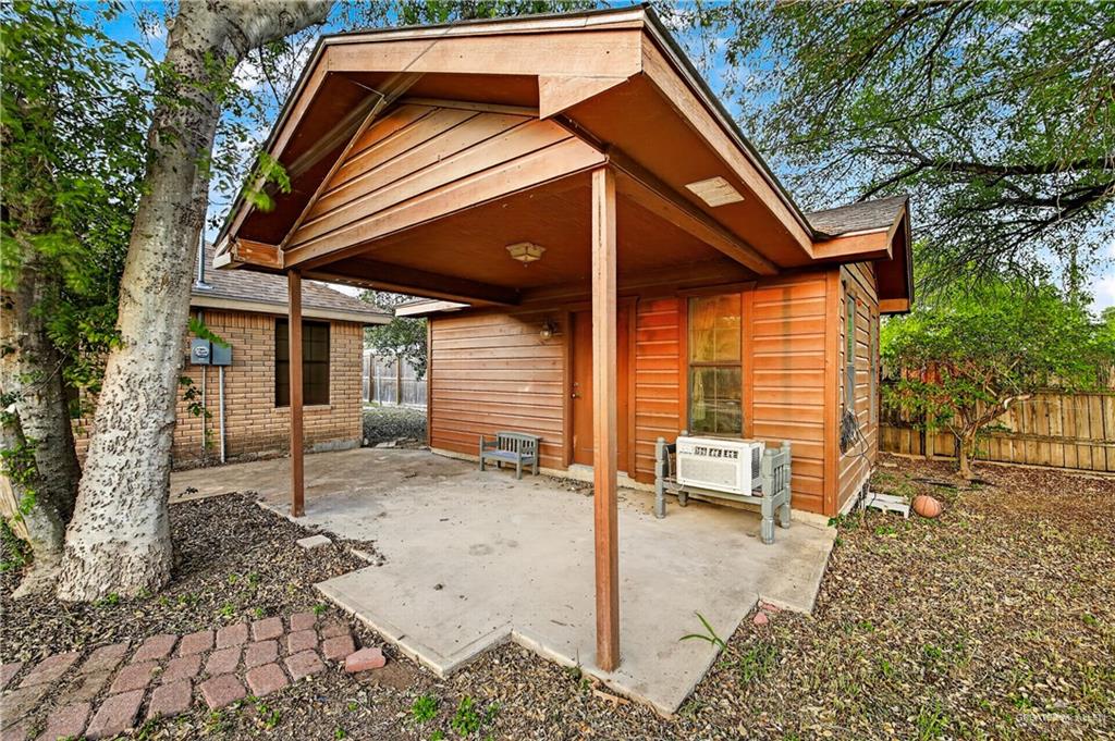 Photo 2 of 701 Camellia Avenue