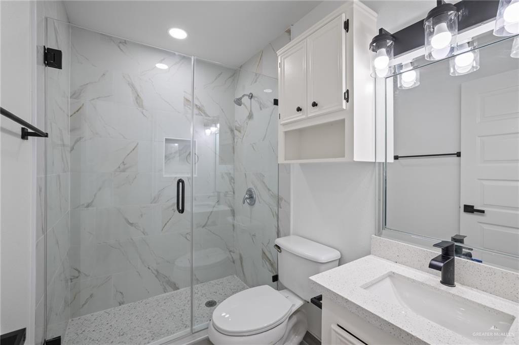 Photo 14 of 322 Adams Avenue