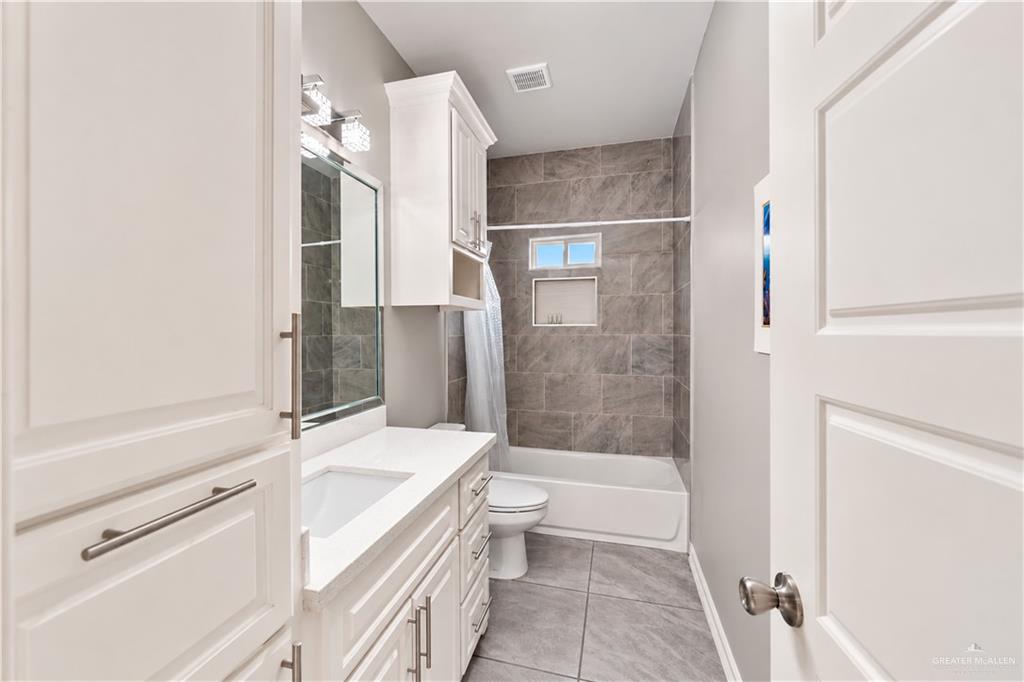 Photo 17 of 1809 Red River Avenue