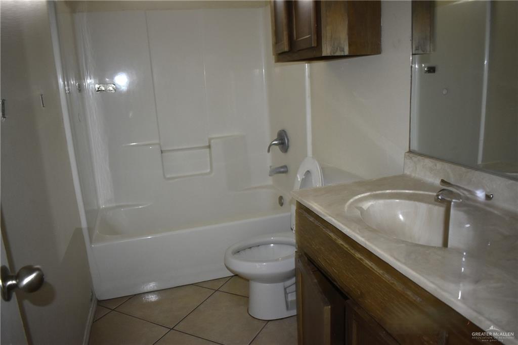 Photo 8 of 306 Albatross Avenue