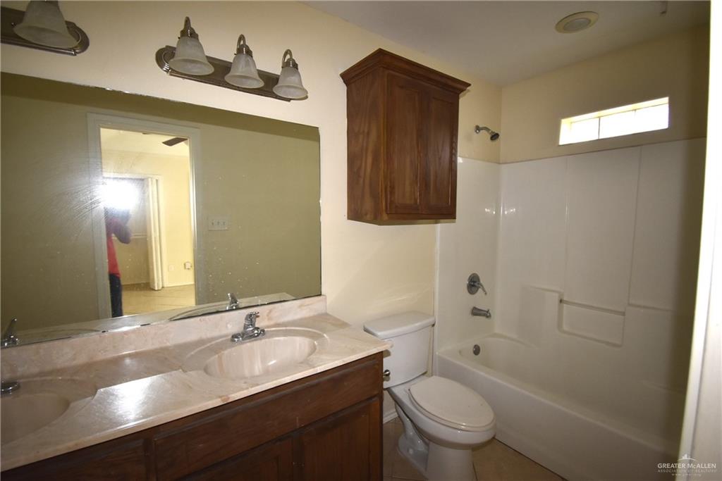 Photo 40 of 207 Albatross Avenue