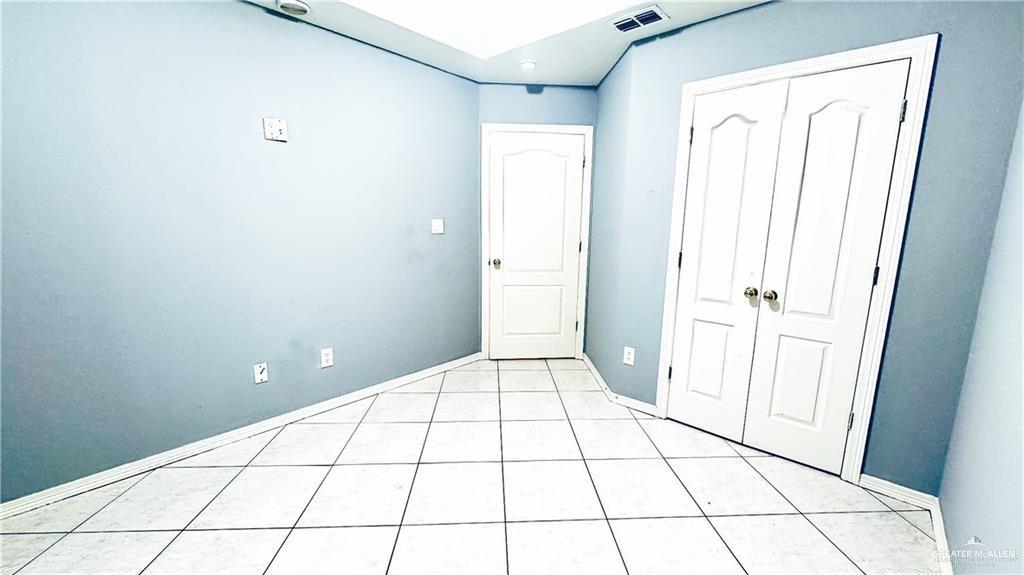 Photo 8 of 4004 White Oak Drive
