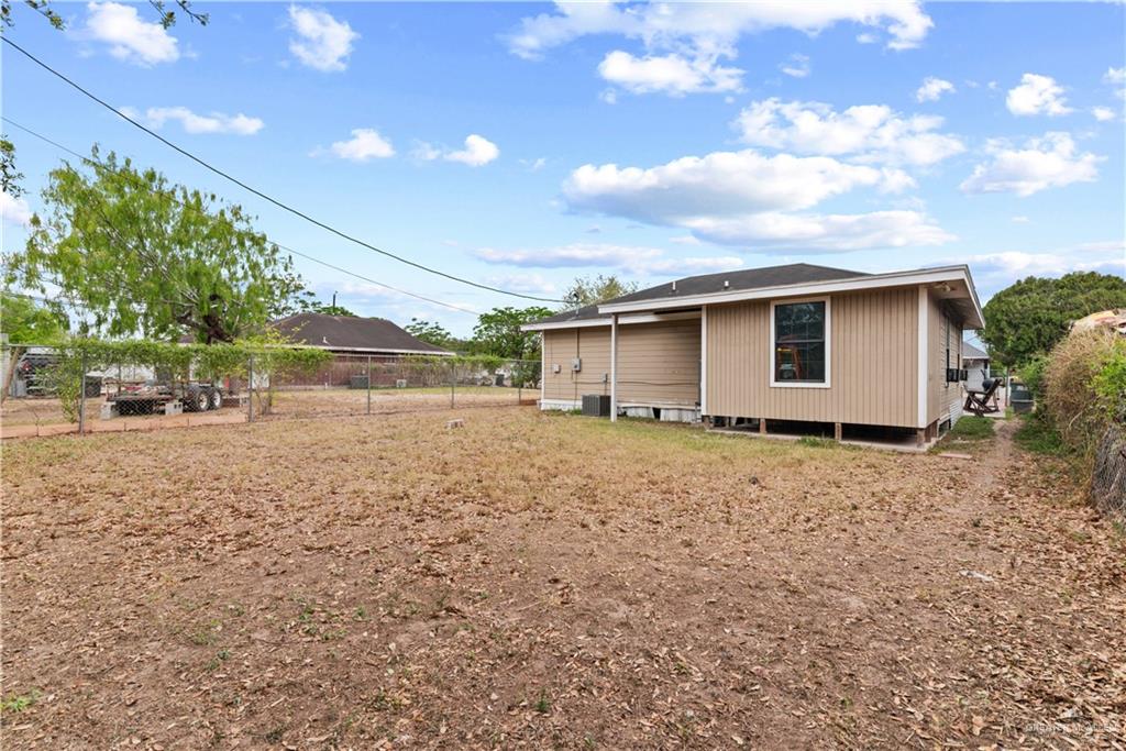 Photo 12 of 915 Los Ebanos Street