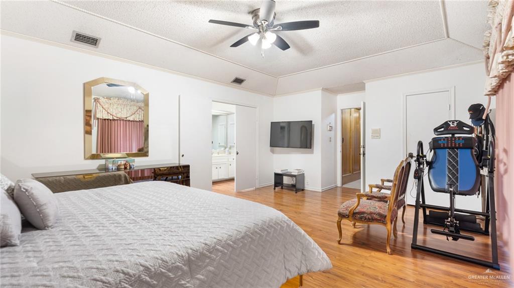 Photo 16 of 1009 Peking Street