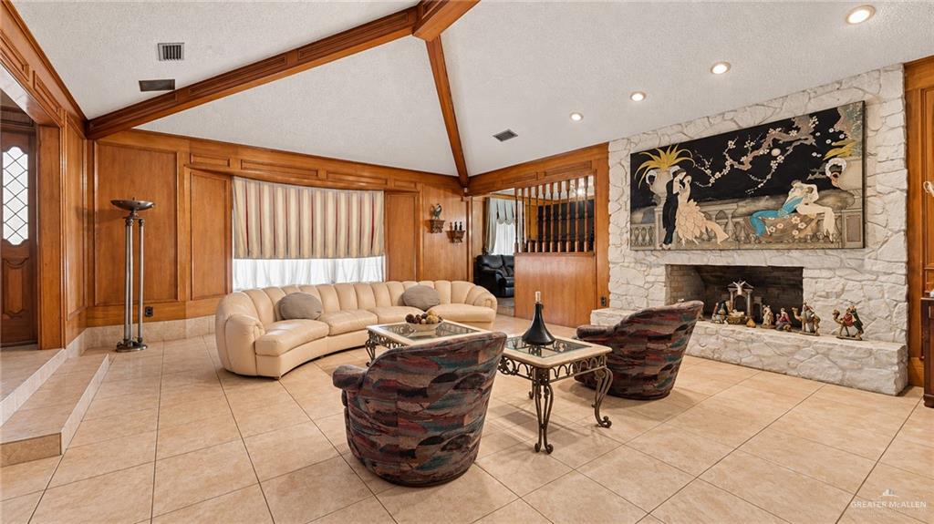 Photo 6 of 1009 Peking Street