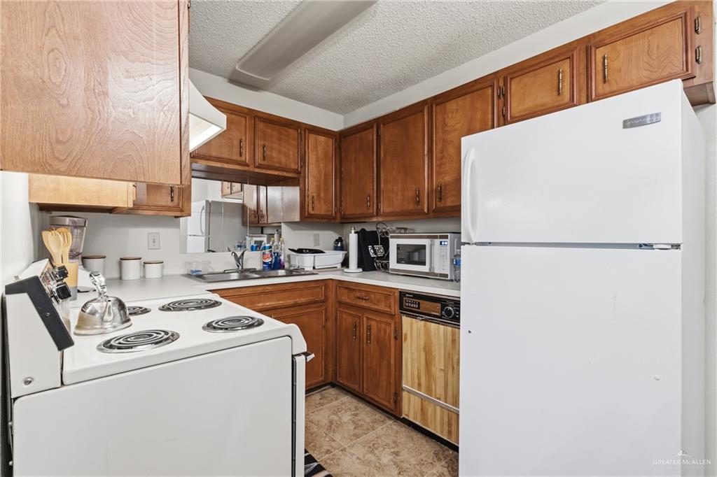 Photo 5 of 1500 Evergreen Avenue #26