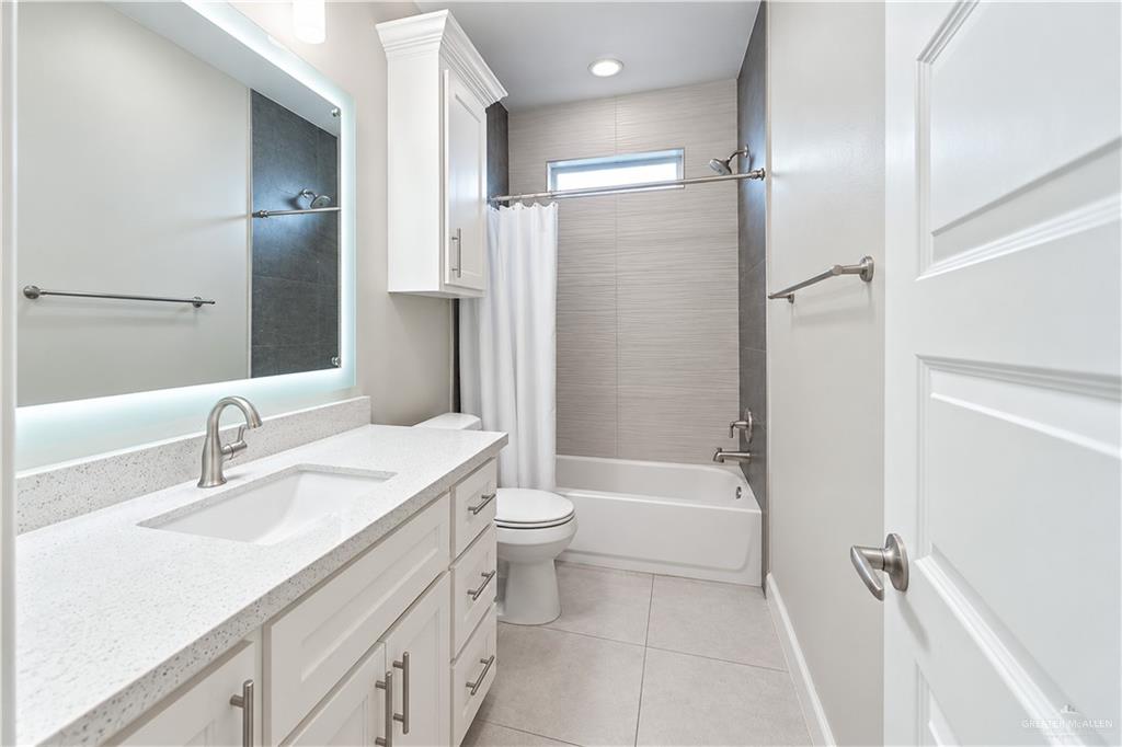 Photo 11 of 2302 Lakeview Drive