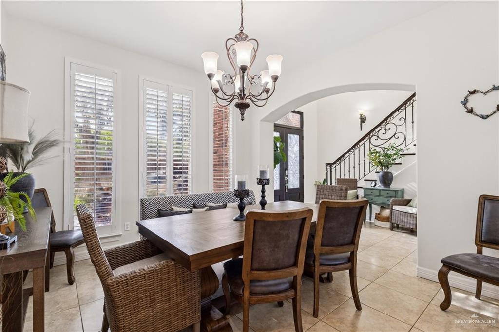 Photo 4 of 629 Sabal Avenue