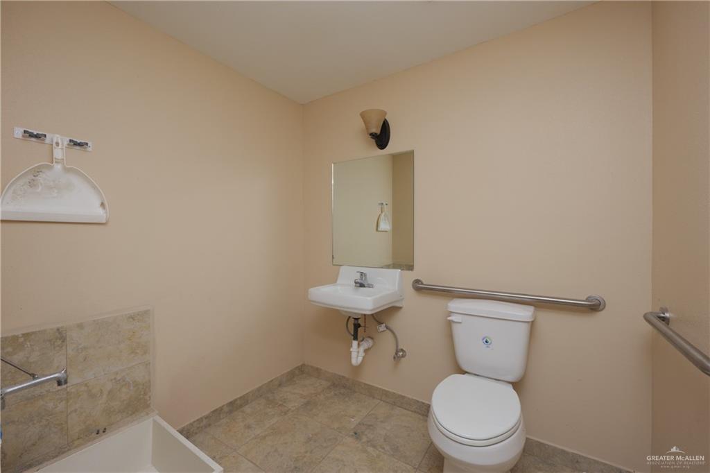 Photo 7 of 1401 Main Street