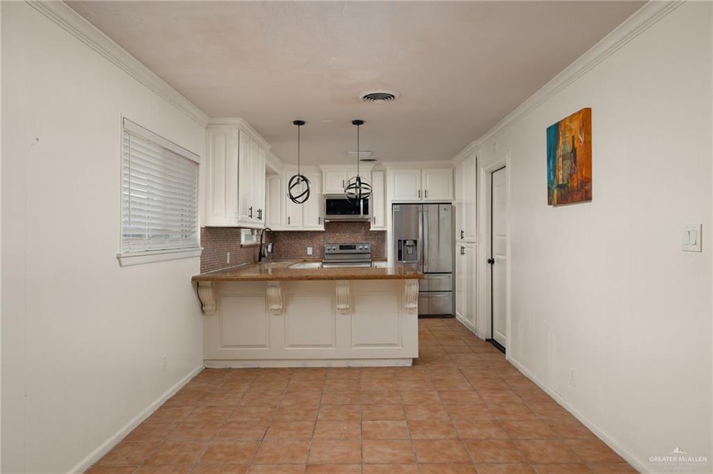 Photo 5 of 2308 Lisa Ann Avenue