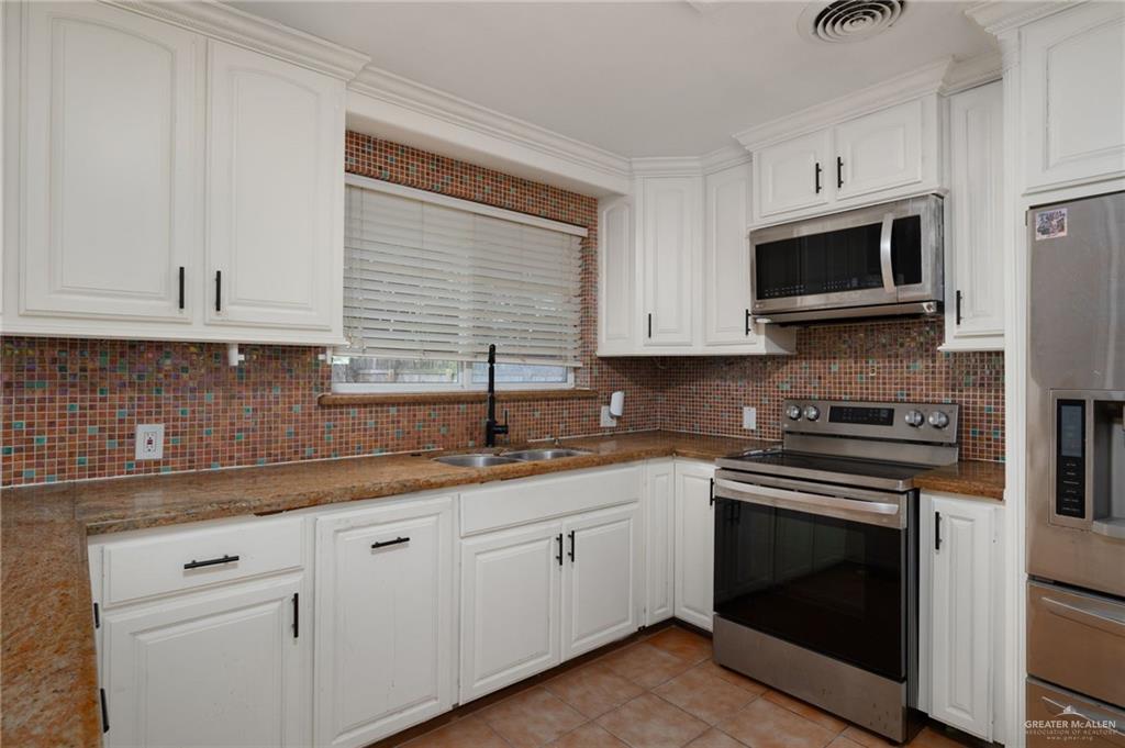 Photo 6 of 2308 Lisa Ann Avenue