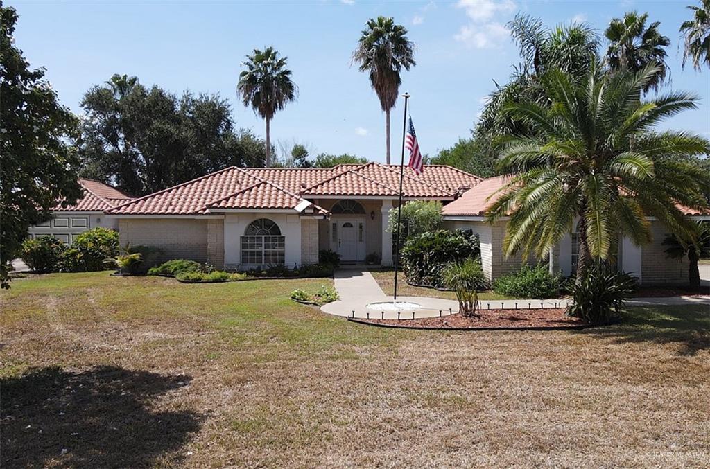 Single Family home at 39574 Palm Drive Bayview Drive, Bayview, Texas
