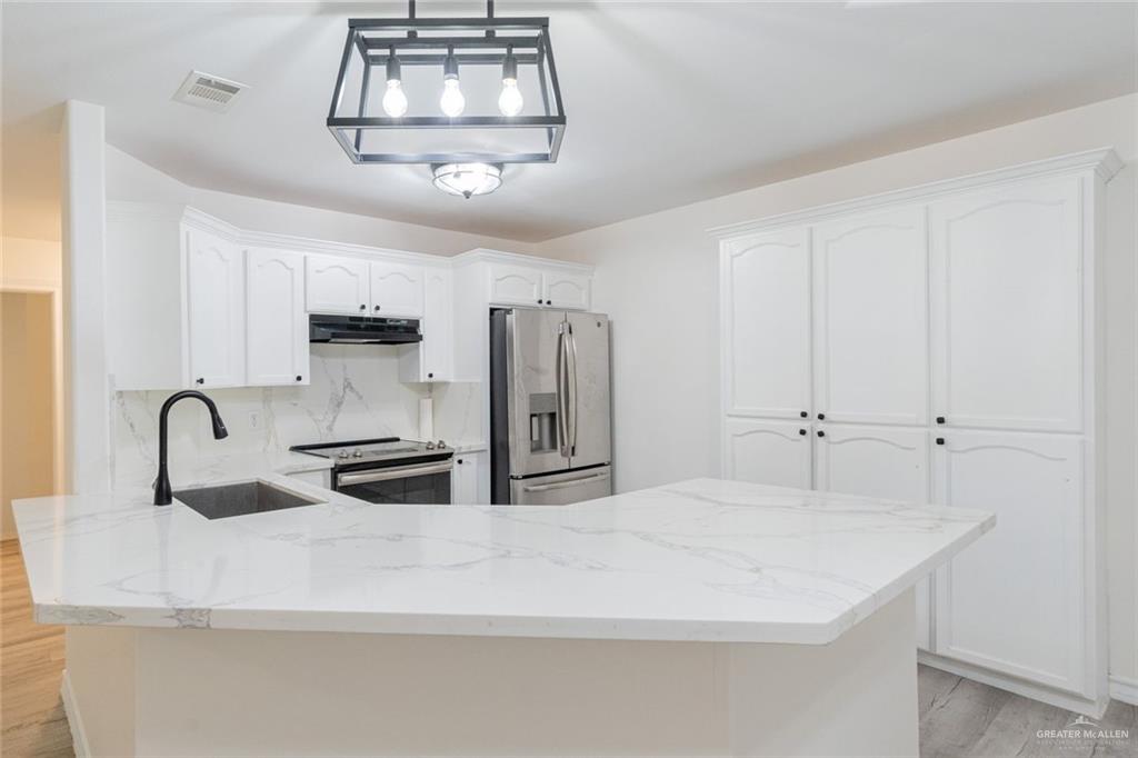 Photo 3 of 3709 Frontier Drive