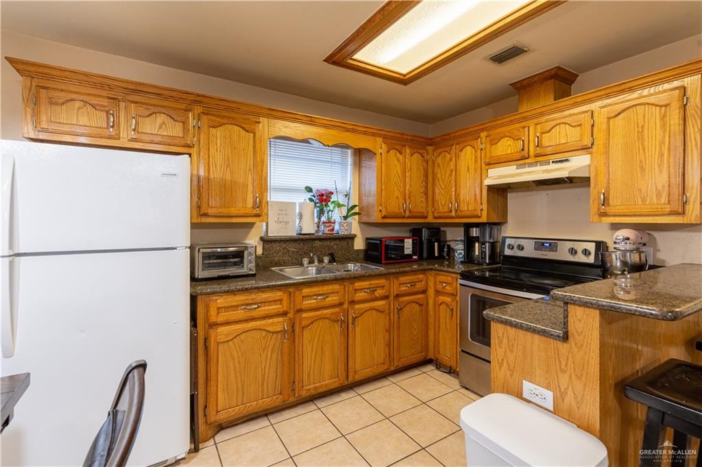 Photo 9 of 2216 Dahlia Street