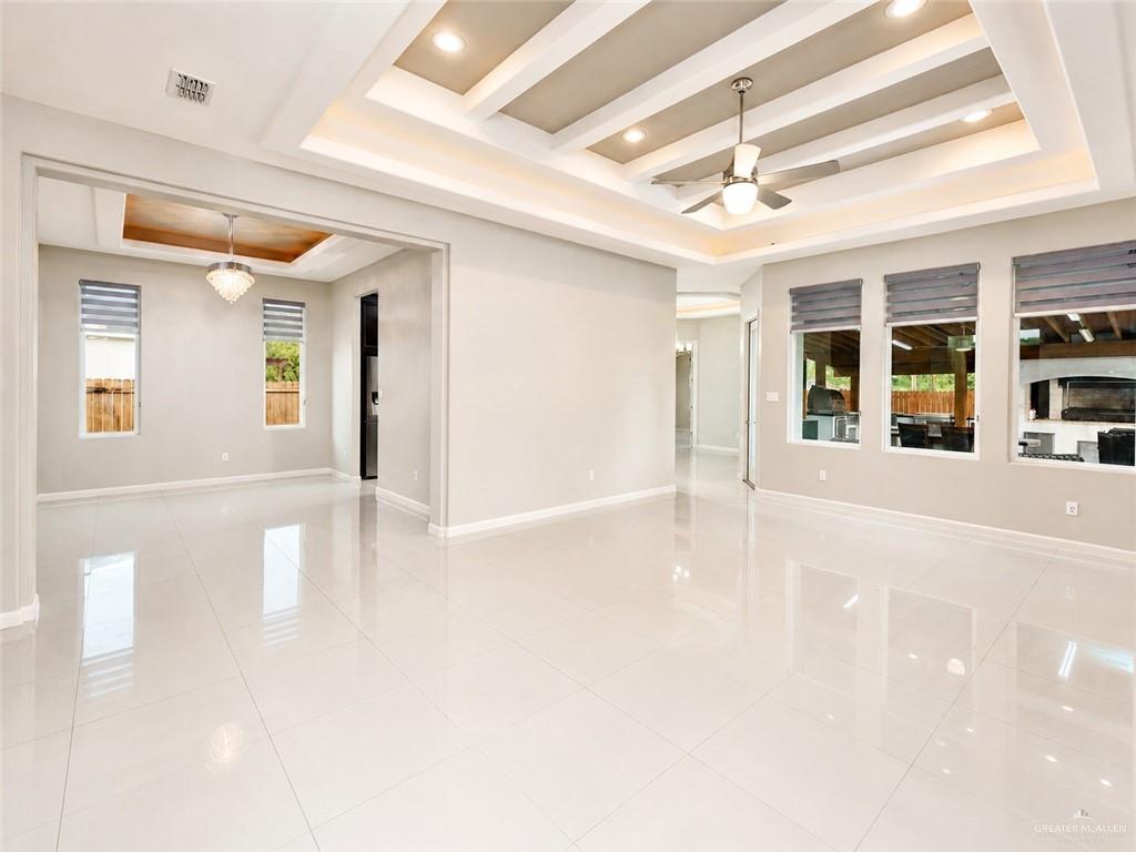 Photo 5 of 2914 Hackberry Avenue